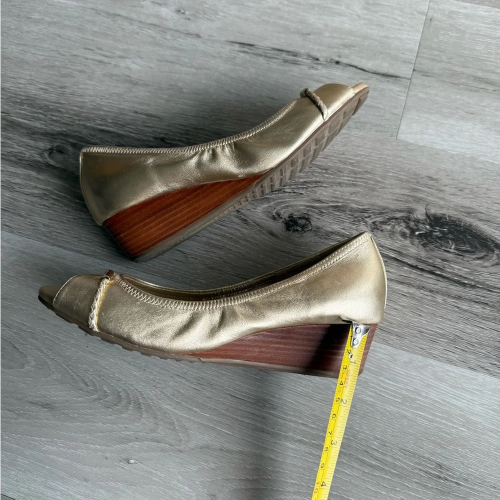 Cole Haan Gold Peep Toe Flats/Wedge Heels, Size 5.5 - Picture 8 of 17